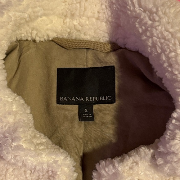 Like New Banana Republic Cropped Sherpa Trucker Jacket  size S - Picture 1 of 3